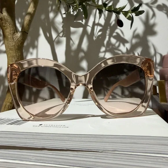 NWOT MCM Designer Cat Eye Pink Sunglasses Excellent Condition - Picture 6 of 6